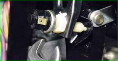 Reemplazo del interruptor de luz de freno