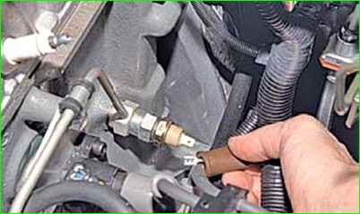 Reemplazo del sensor de luz de advertencia de caída de presión de aceite de emergencia