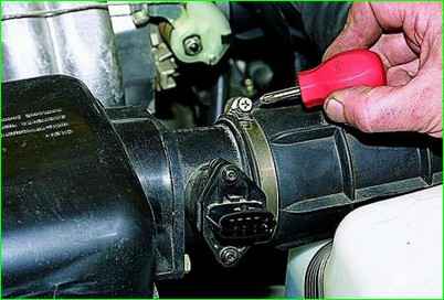 Массалық ауа ағынының сенсорын алу және орнату