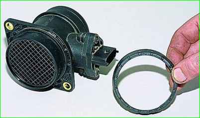 Массалық ауа ағынының сенсорын алу және орнату