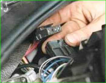 Снятие и установка выключателя зажигания