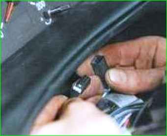 Снятие и установка выключателя зажигания