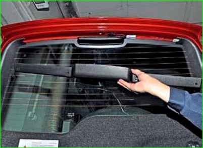 Снятие обивки двери багажного отделения