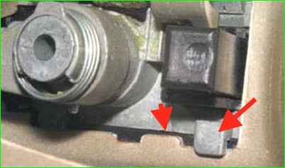 Снятие наружной ручки двери багажного отделения