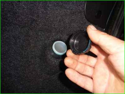 Снятие обивки двери багажного отделения