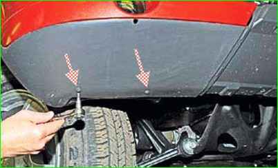 Removing and installing the front bumper