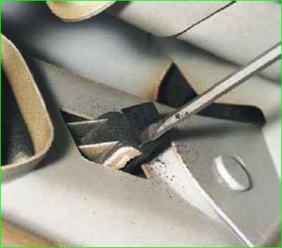 Replacing the rear bumper