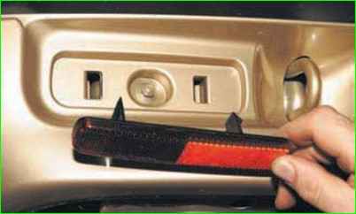 Replacing the rear bumper