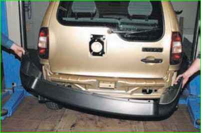 Replacing the rear bumper