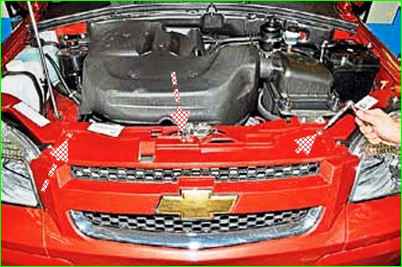 Removing and installing the front bumper