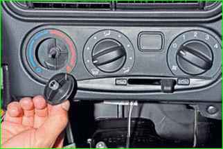 Снятие блока управления кондиционера