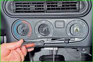 Снятие блока управления кондиционера