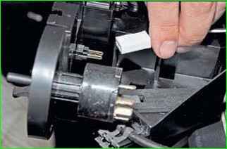 Снятие блока управления кондиционера