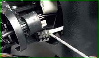 Снятие блока управления кондиционера