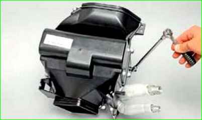 Снятие и установка испарителя кондиционера автомобиля ВАЗ-2123