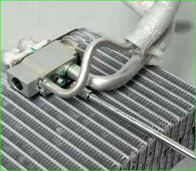 Снятие и установка испарителя кондиционера автомобиля ВАЗ-2123