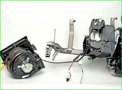 Снятие и установка испарителя кондиционера автомобиля ВАЗ-2123