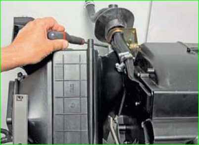 Снятие и установка испарителя кондиционера автомобиля ВАЗ-2123