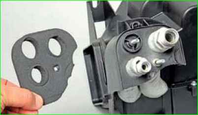 Снятие и установка испарителя кондиционера автомобиля ВАЗ-2123