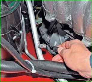 Кондиционер жүйесін разрядтау және ВАЗ-2123 компрессорын шығару