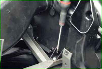 Removing the heater radiator on a removed heater