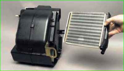 Removing the heater radiator on a removed heater