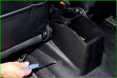 Снятие облицовки туннеля пола Нива Шевролет