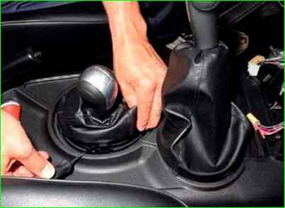 Снятие облицовки туннеля пола Нива Шевролет