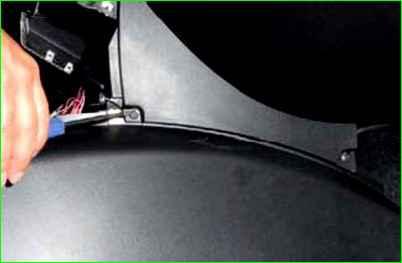 Снятие облицовки туннеля пола Нива Шевролет