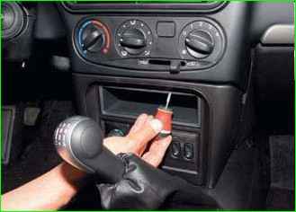 Снятие панели приборов Нива Шевроле