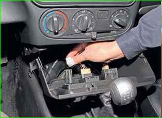 Снятие панели приборов Нива Шевроле