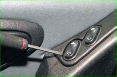 Снятие обивки передней двери