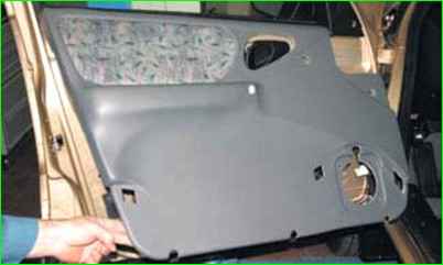 Снятие обивки передней двери