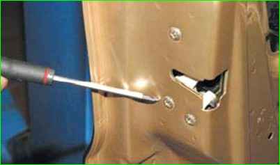 Снятие замка передней двери