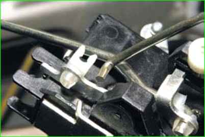 Снятие замка передней двери