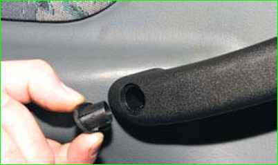 Снятие обивки передней двери