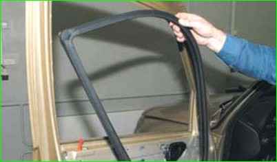 Снятие и установка стекла передней двери