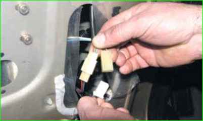 Снятие наружного зеркала передней двери