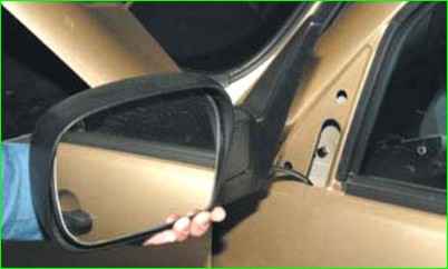 Снятие наружного зеркала передней двери