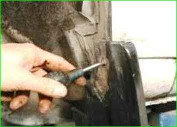 Снятие передних подкрылков