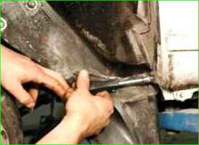 Снятие передних подкрылков