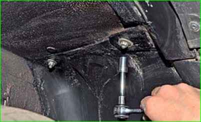 Снятие передних подкрылков