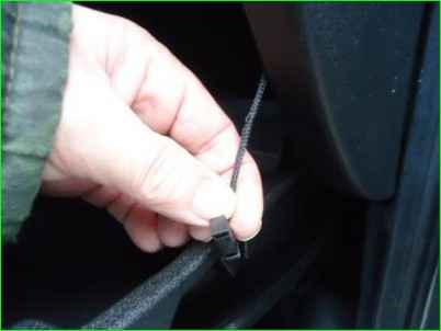 Как снять вещевой ящик ВАЗ-2123