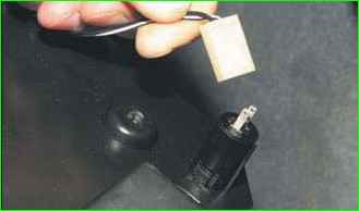 Как снять вещевой ящик ВАЗ-2123