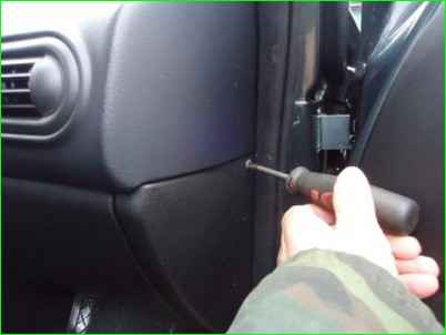 Как снять вещевой ящик ВАЗ-2123