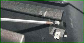 Как снять вещевой ящик ВАЗ-2123