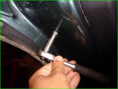 Сыртқы есіктің тұтқасын алу