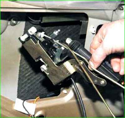 Артқы есік құлпын шешу