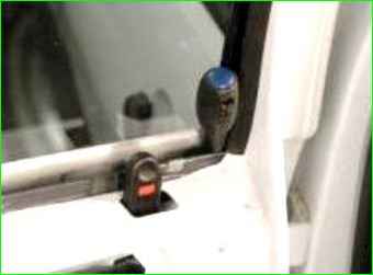 Артқы есікті алу және орнату терезе реттегіші