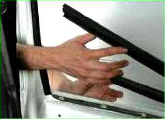 Niva Chevrolet артқы есіктің жылжымалы әйнегін ауыстыру